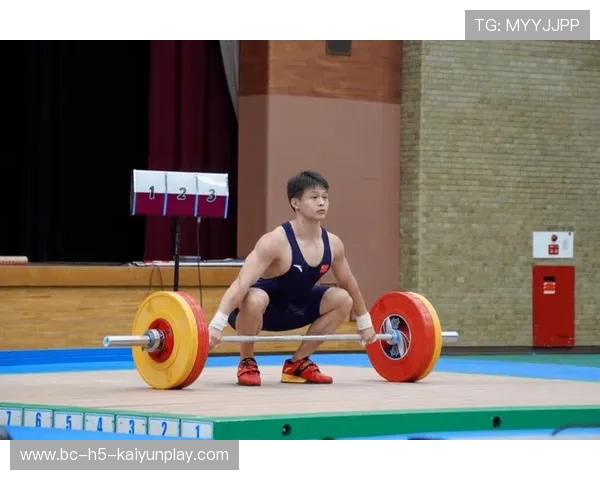 举重俱乐部加强青少年体能恢复与康复体系建设，举重队训练视频